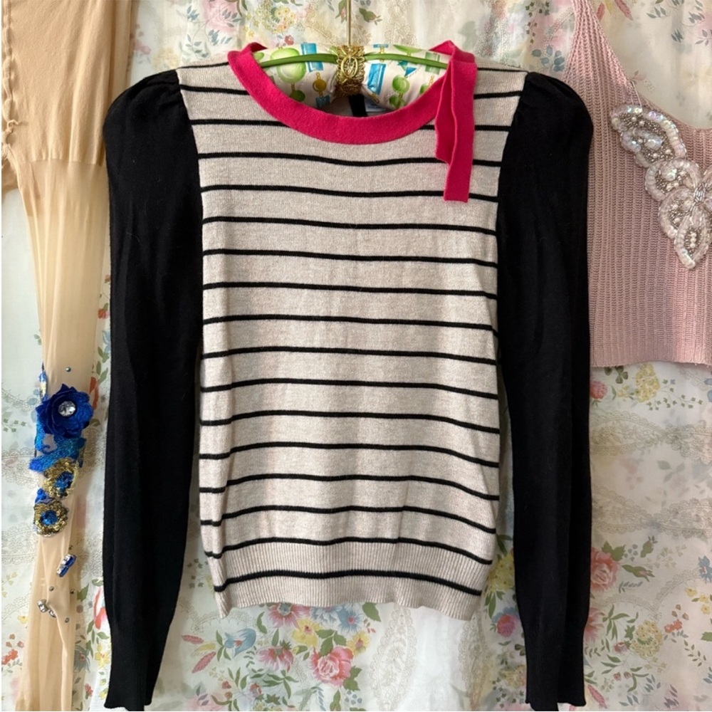 ISO ‼️ H&M striped sweater + bow